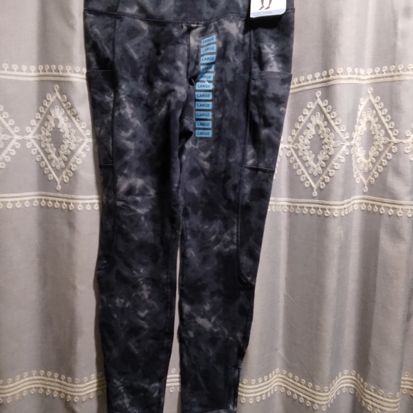 Women's Legging Members Mark Large NWT black tie-dye - Picture 3 of 3